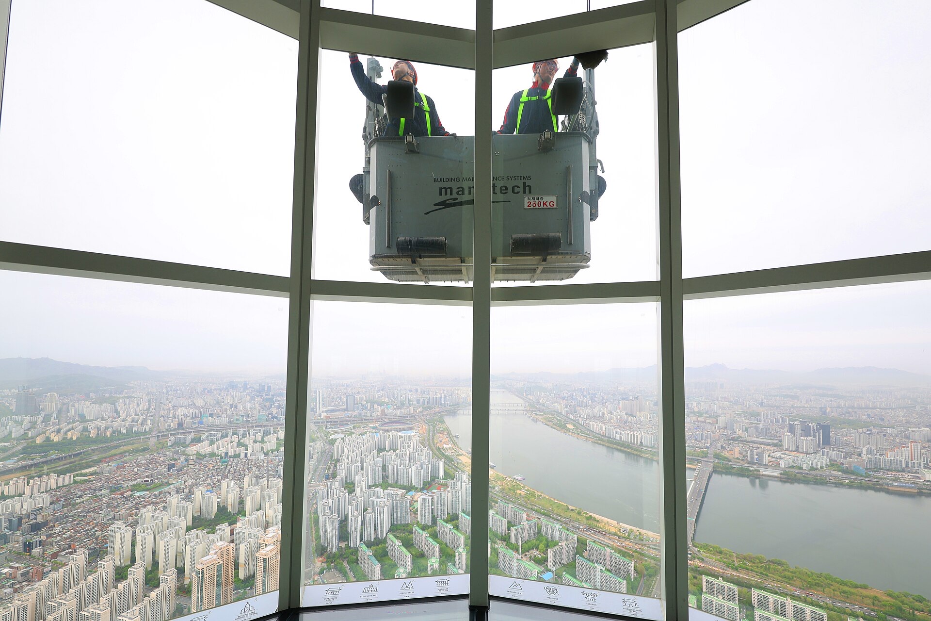 서울스카이 전망대 부분 클로즈업