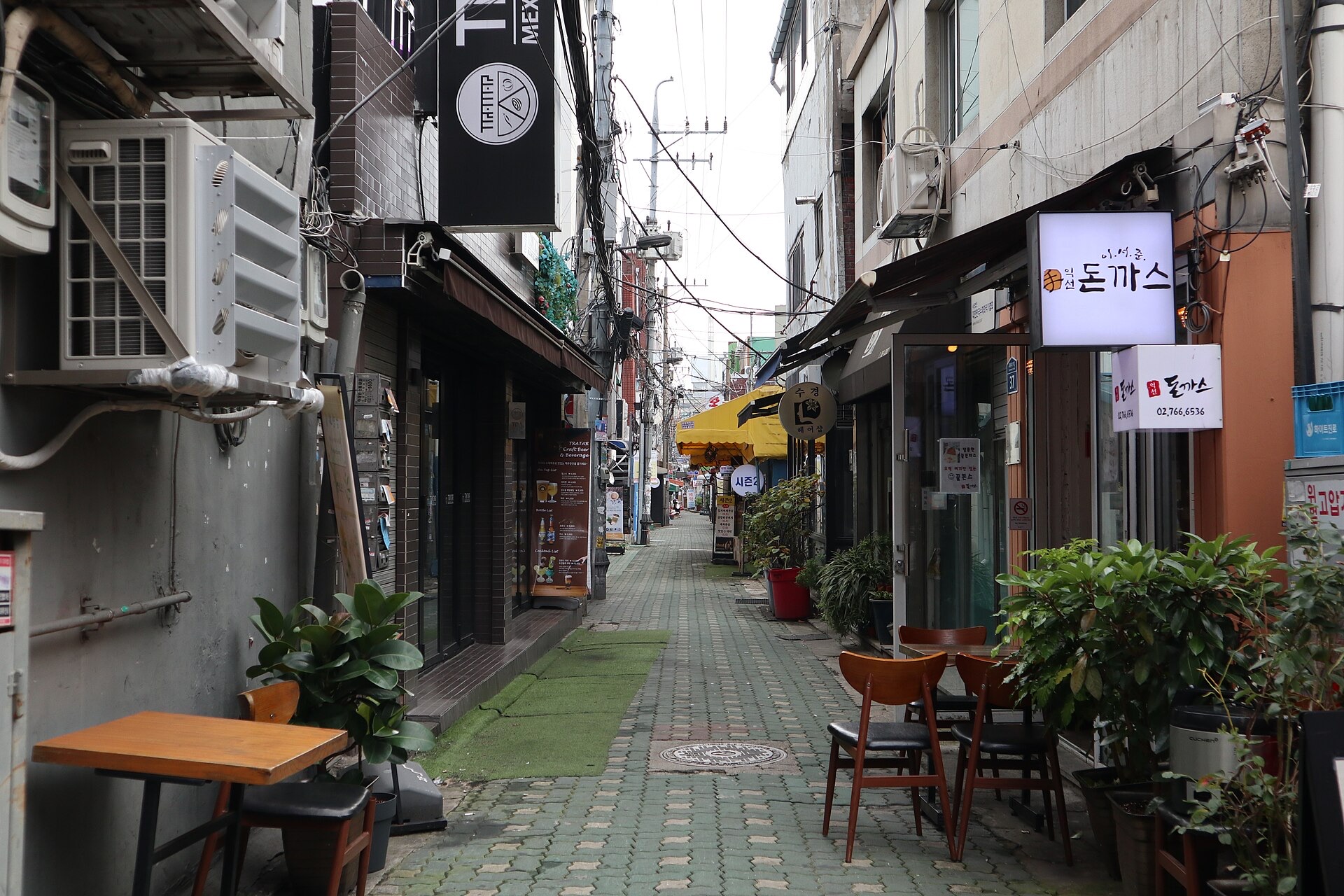 익선동 한옥 골목 전체 모습