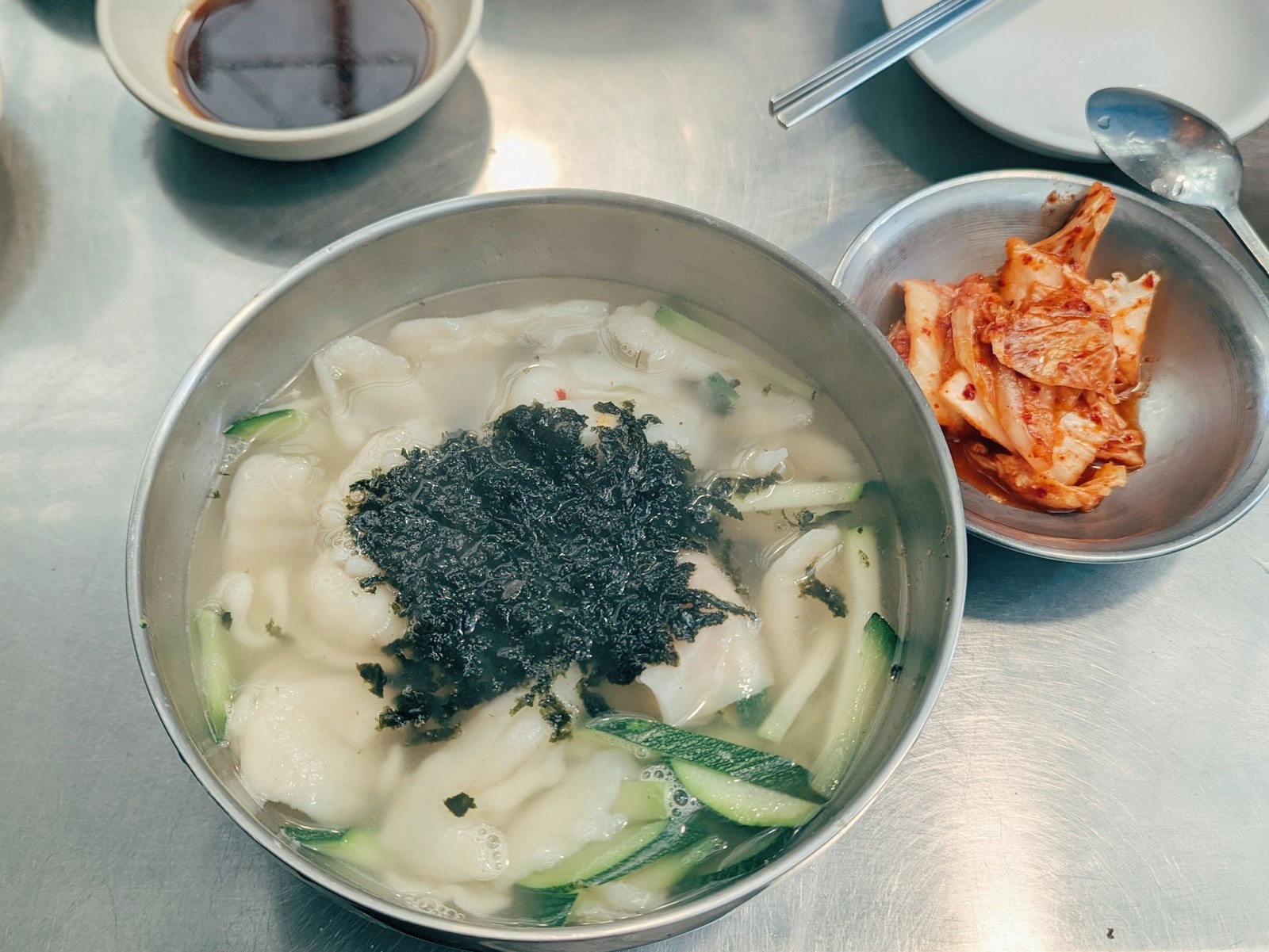 칼국수 한 그릇 전체 모습