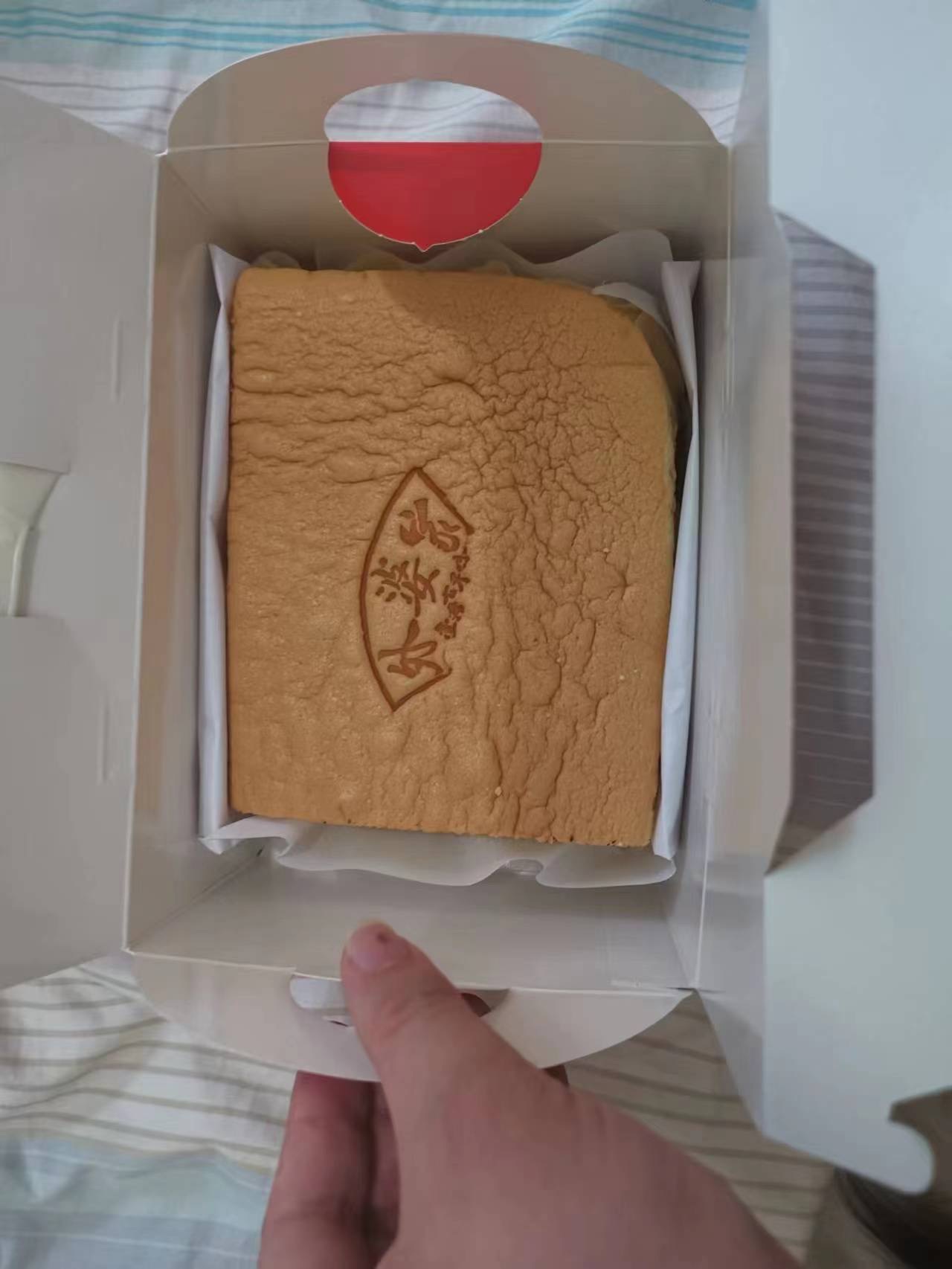 폭신한 카스텔라 한 조각