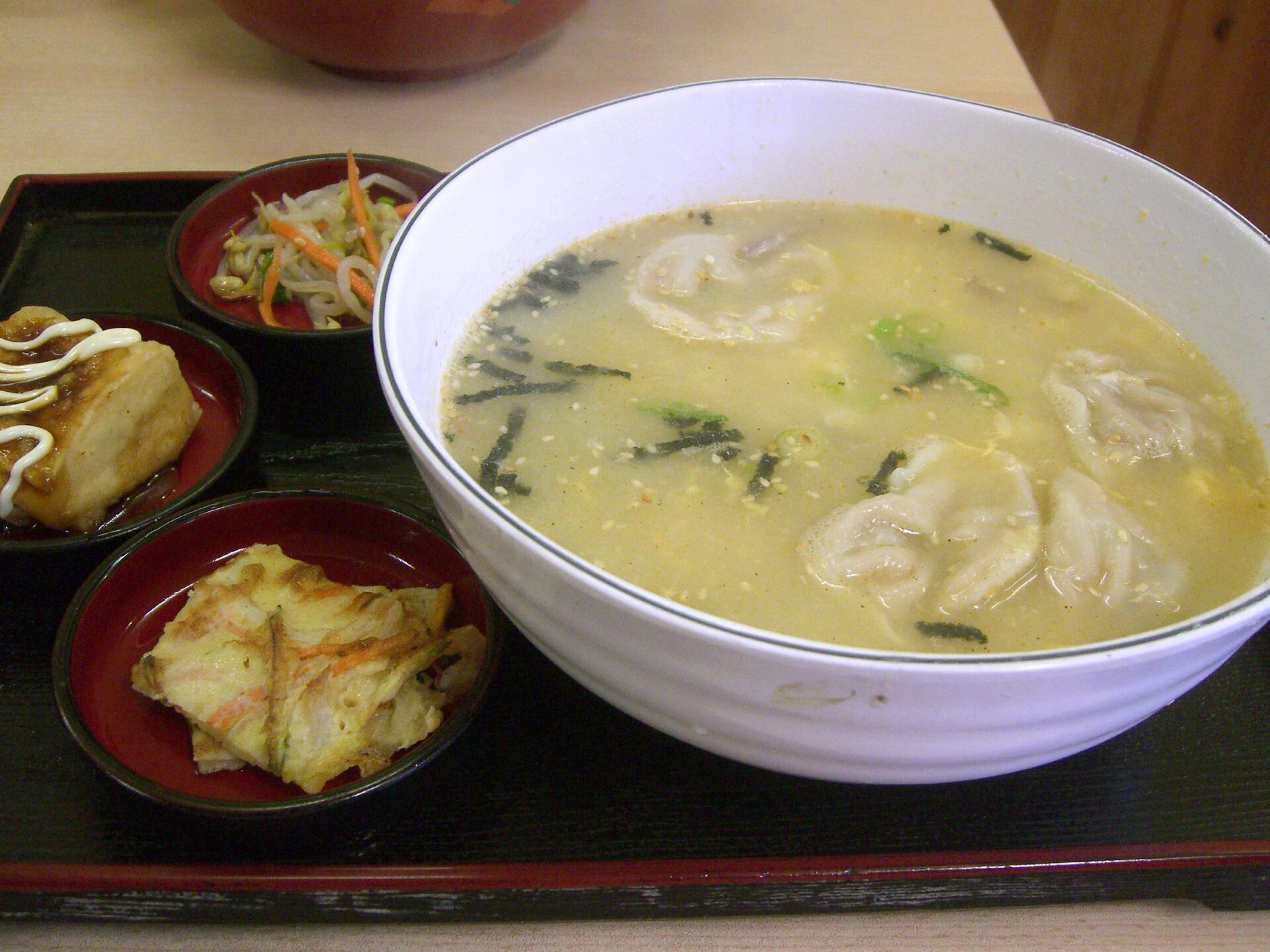 만둣국 한 그릇