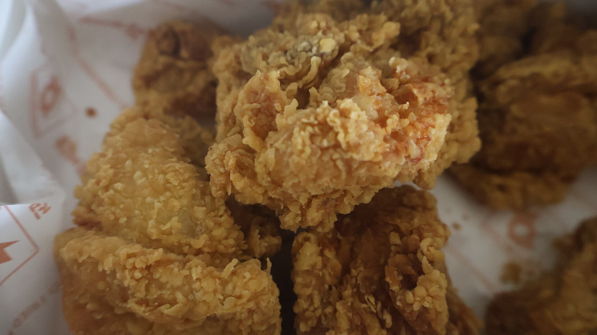 바삭한 프라이드 치킨 클로즈업